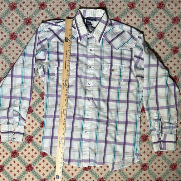 Vintage Wrangler long sleeve pearl snap button down western shirt. - Picture 8 of 11